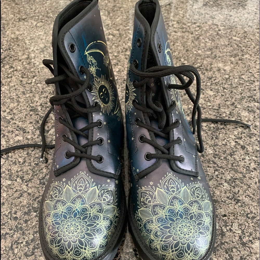 Size 8.5 blue boots with yellow sun, moon & stars